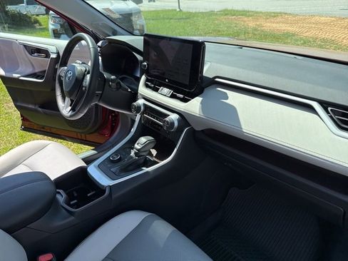 Used 2024 Toyota RAV4 Limited image 32