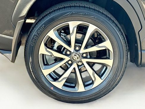 Used 2024 Toyota Corolla Cross XLE w/ Convenience Package FWD image 33