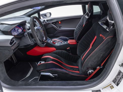 Used 2022 Lamborghini Huracan STO image 63