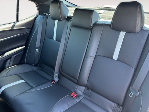 Used 2025 Toyota Camry SE w/ Convenience Package image 13