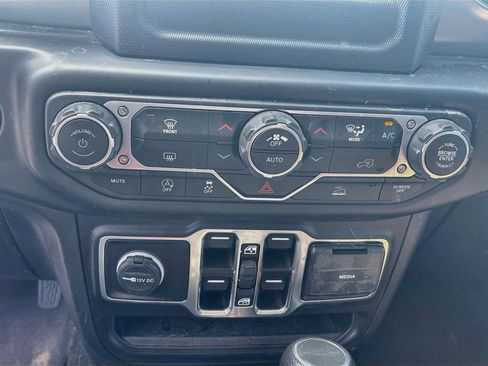 Used 2023 Jeep Gladiator Sport AWD/4WD image 17