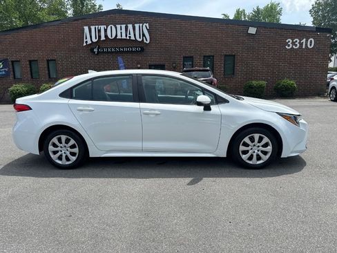 Used 2021 Toyota Corolla LE image 8