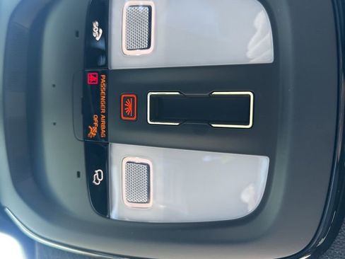 Used 2024 Volvo XC40 B5 Core image 42