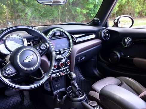 Used 2018 MINI Cooper S image 13