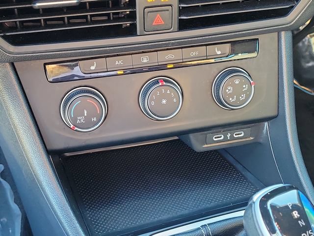 Certified 2024 Volkswagen Jetta Sport FWD image 23