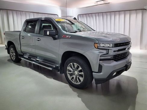Used 2022 Chevrolet Silverado 1500 RST image 2