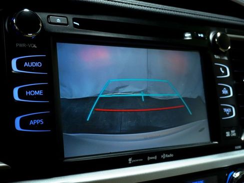 Used 2019 Toyota Highlander XLE AWD/4WD image 27