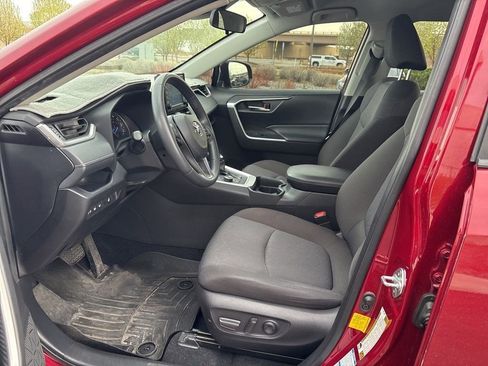 Used 2020 Toyota RAV4 XLE w/ XLE Grade Weather Package image 10