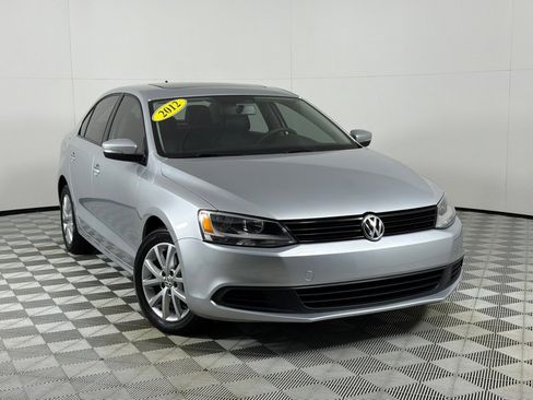 Used 2012 Volkswagen Jetta SE FWD image 2