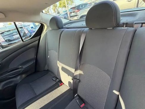 Used 2015 Nissan Versa SV w/ SV Tech Package FWD image 7
