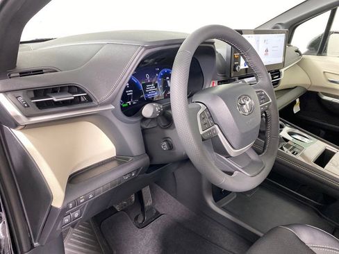 New 2026 Toyota Sienna Limited image 11
