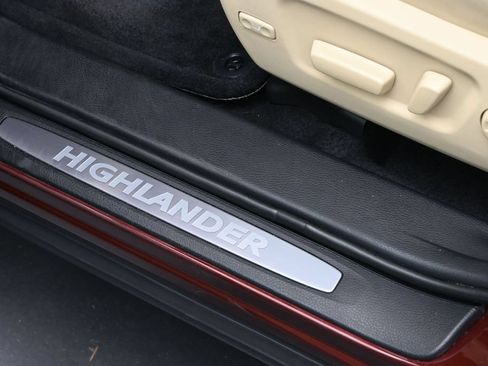 Used 2014 Toyota Highlander Limited Platinum AWD/4WD image 6