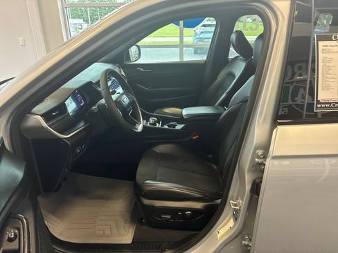 Used 2025 Jeep Grand Cherokee L Altitude AWD/4WD image 20