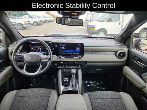 Used 2024 Chevrolet Colorado ZR2 w/ Technology Package image 34