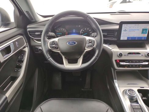 Used 2022 Ford Explorer XLT w/ Equipment Group 202A image 13