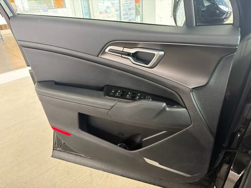 Used 2025 Kia Sportage EX FWD image 23