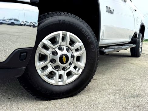 Used 2025 Chevrolet Silverado 2500 LT w/ Texas Edition AWD/4WD image 2