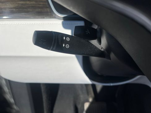 Used 2016 Tesla Model X image 33