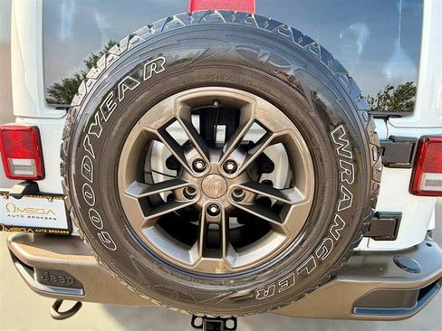 Used 2016 Jeep Wrangler Sahara AWD/4WD image 10