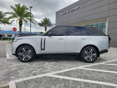 Certified 2024 Land Rover Range Rover SE image 2