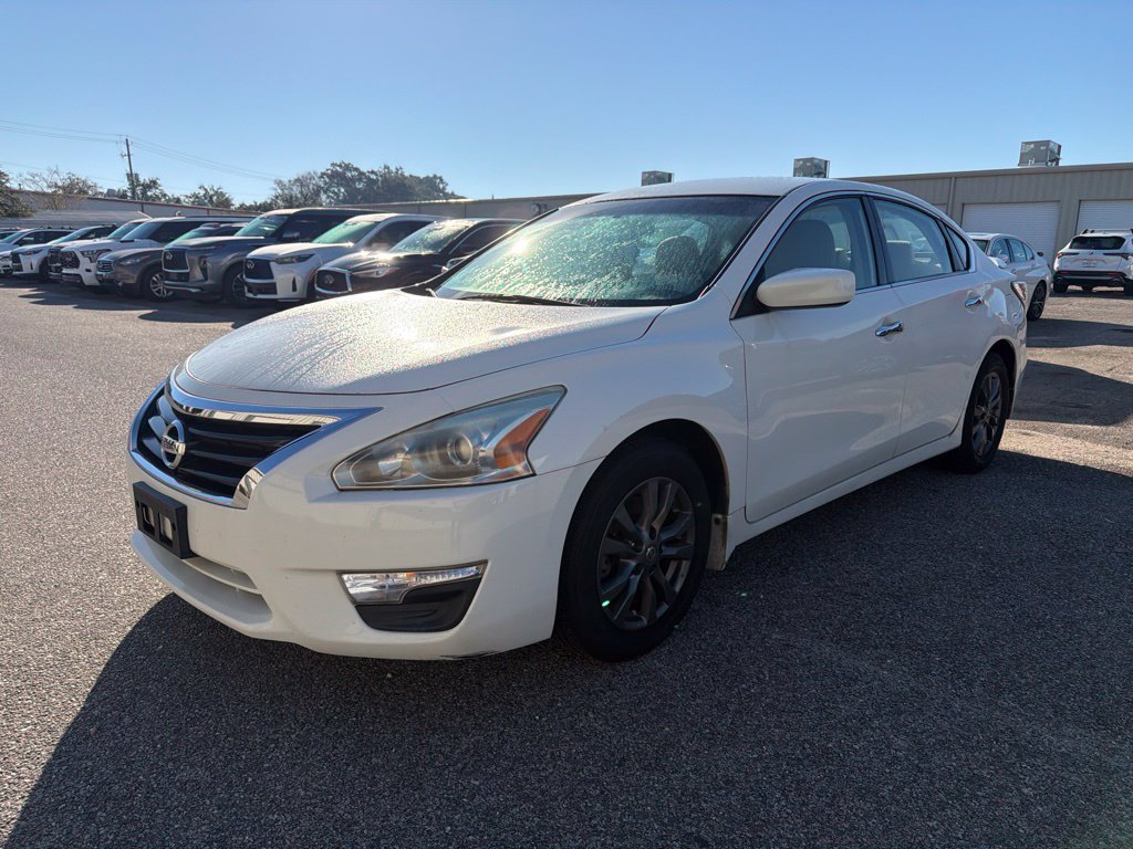 Used 2015 Nissan Altima 2.5 S w/ Sport Value Package FWD image 1