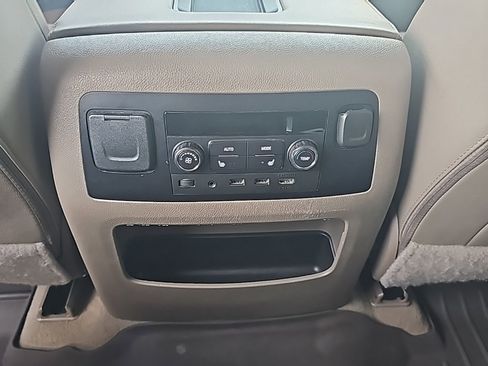 Used 2019 GMC Yukon XL SLT w/ Open Road Package image 19