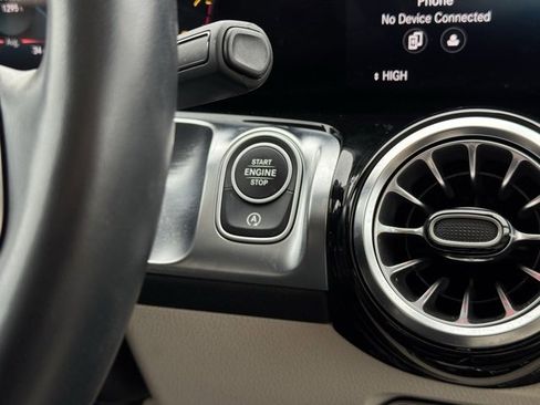 Used 2023 Mercedes-Benz GLB 250 4MATIC image 36