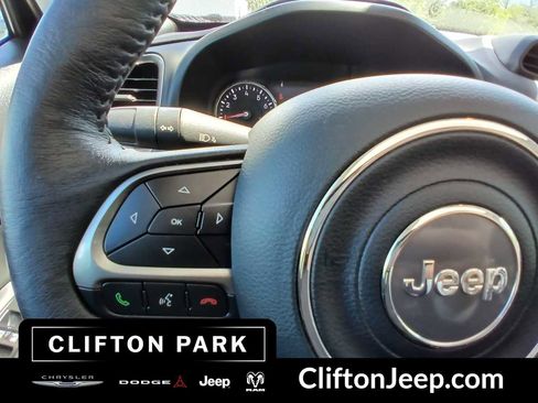 Used 2022 Jeep Renegade Latitude w/ Sun/Sound Group AWD/4WD image 22