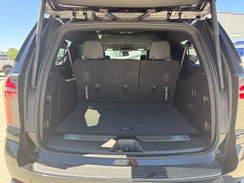 Used 2025 Chevrolet Suburban Z71 AWD/4WD image 27