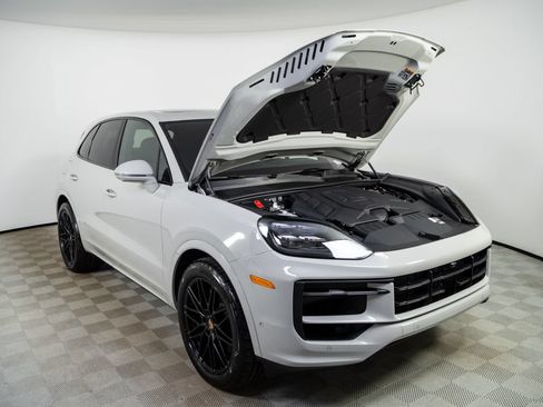 New 2026 Porsche Cayenne AWD/4WD image 34