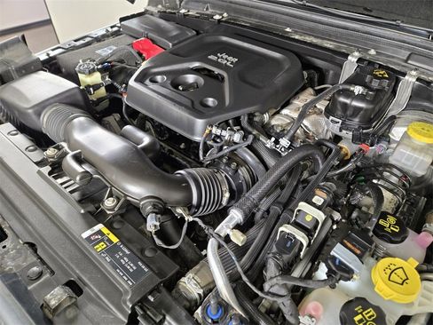 Used 2019 Jeep Wrangler Unlimited Sahara image 22