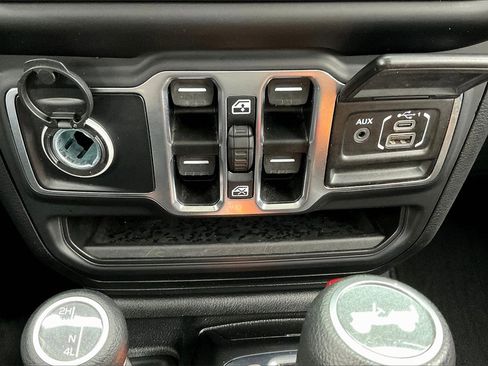 Certified 2021 Jeep Wrangler Unlimited Sahara image 27