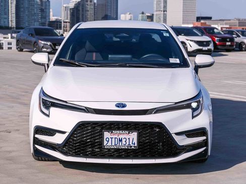 Used 2025 Toyota Corolla SE FWD image 2