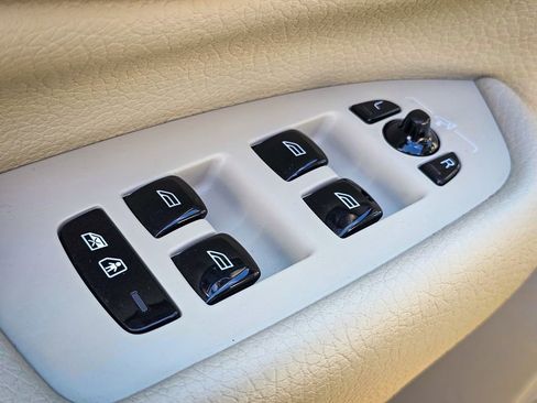 Used 2020 Volvo XC90 T6 Momentum w/ Protection Package Premier image 11