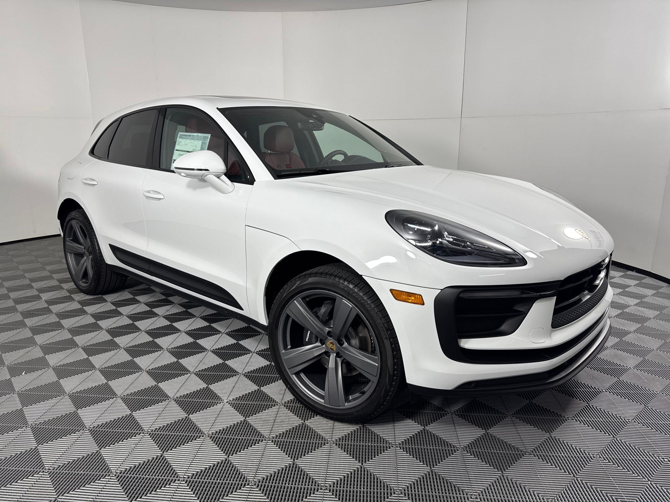 Certified 2026 Porsche Macan AWD/4WD image 9