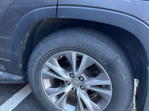 Used 2014 Toyota Highlander XLE image 7