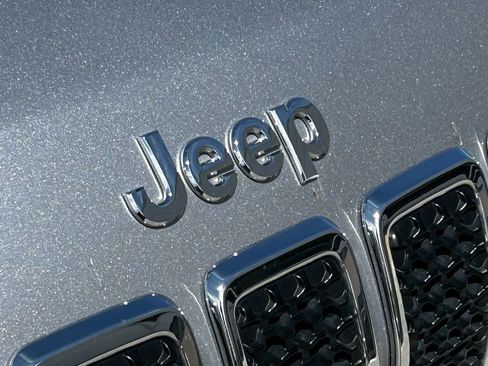 Used 2019 Jeep Cherokee Limited image 11