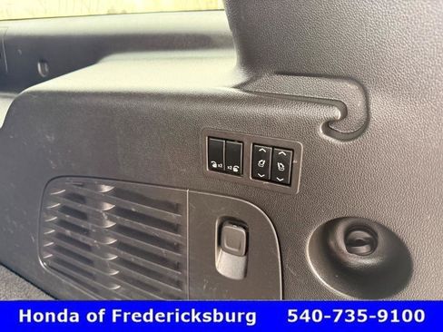 Used 2018 Chevrolet Suburban LT w/ Luxury Package image 44