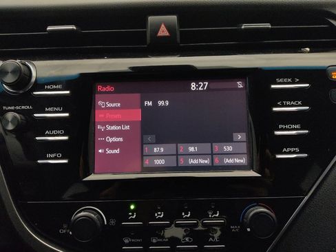 Used 2018 Toyota Camry LE image 25