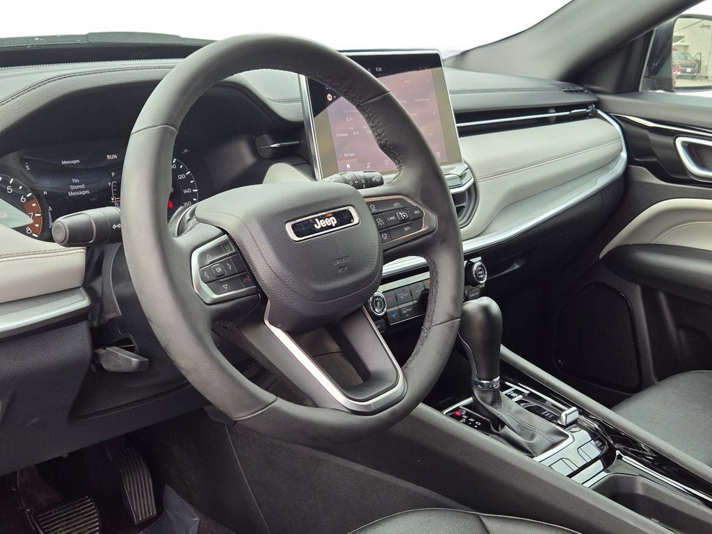 Used 2025 Jeep Compass Limited AWD/4WD image 16