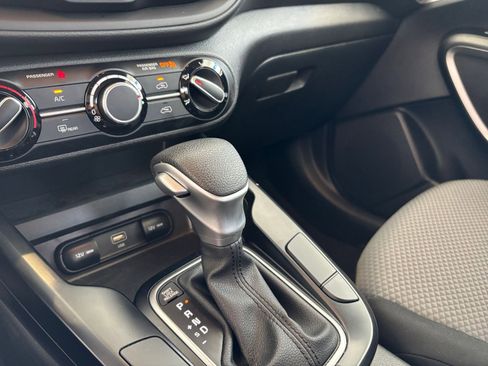 Used 2025 Kia Soul LX w/ LX Technology Package FWD image 41