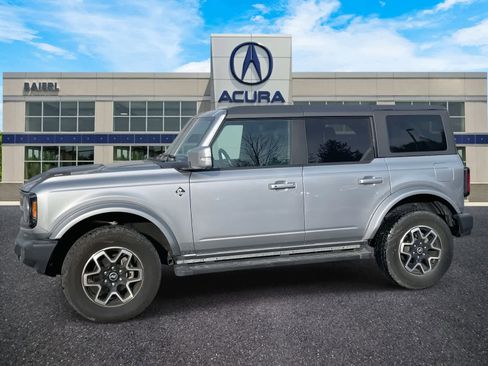 Used 2023 Ford Bronco Outer Banks image 2