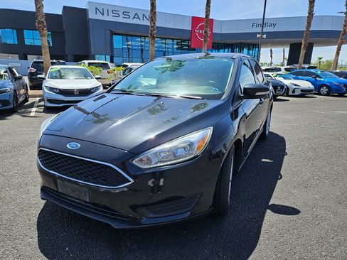 Used 2015 Ford Focus SE FWD image 1