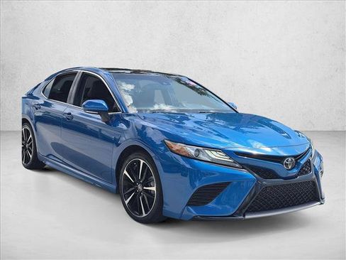 Used 2018 Toyota Camry XSE FWD image 3