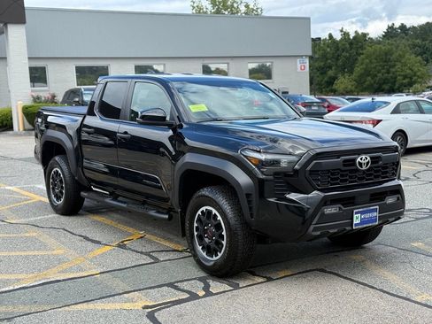 Used 2024 Toyota Tacoma TRD Off-Road w/ TRD Off Road Upgrade Package AWD/4WD image 8
