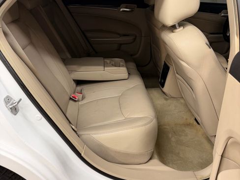 Used 2014 Chrysler 300 image 28