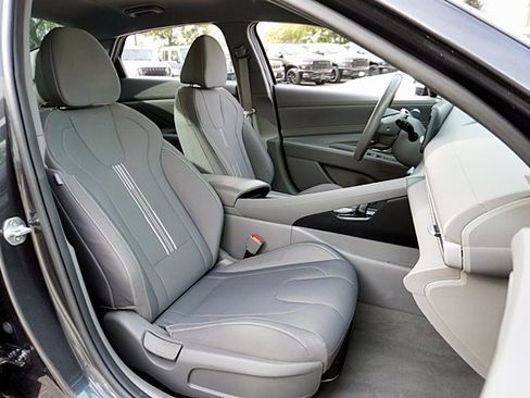 Used 2021 Hyundai Elantra SEL w/ Convenience Package image 12