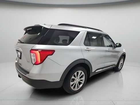 Used 2021 Ford Explorer XLT w/ Equipment Group 202A AWD/4WD image 6