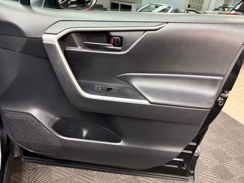 Used 2022 Toyota RAV4 LE FWD image 52