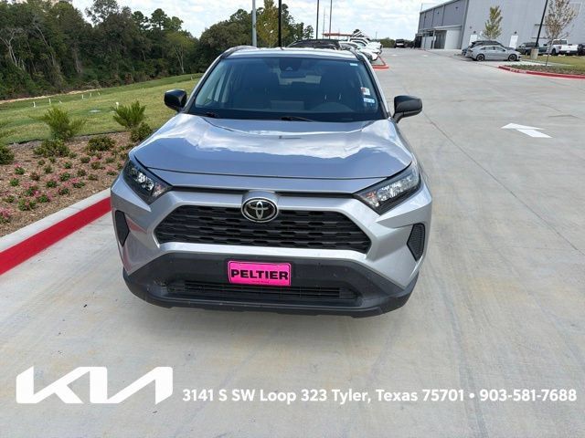 Used 2019 Toyota RAV4 LE FWD image 2
